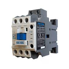 مینی کنتاکتور ( 5/5 کیلووات ) ( AC3 12 A ) ( AC1 20 A ) ( ولتاژ بوبین AC 220 ) ( 1 باز ) پارس فانال مدل PFCM-12